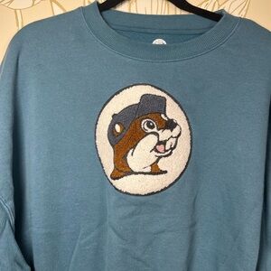 Buc-ee’s Embroidered Patch Blue Graphic Crewneck Sweatshirt - Size Large